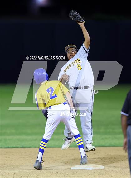 Thumbnail 2 in Bosco Tech vs. Verbum Dei photogallery.