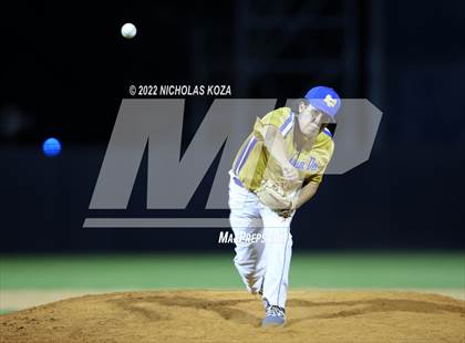 Thumbnail 2 in Bosco Tech vs. Verbum Dei photogallery.