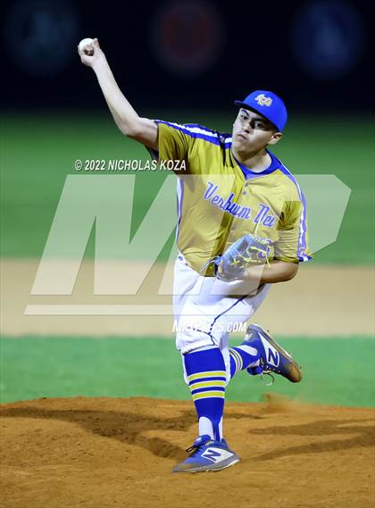 Thumbnail 2 in Bosco Tech vs. Verbum Dei photogallery.