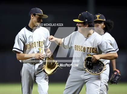 Thumbnail 2 in Bosco Tech vs. Verbum Dei photogallery.