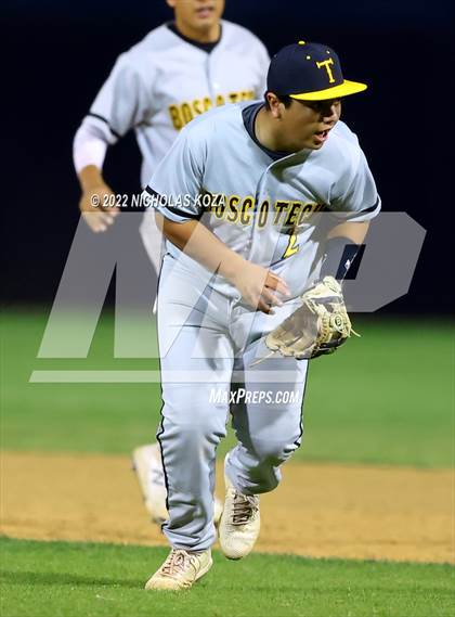 Thumbnail 2 in Bosco Tech vs. Verbum Dei photogallery.