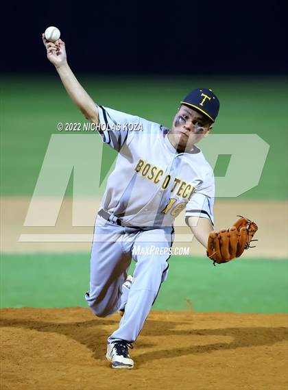 Thumbnail 3 in Bosco Tech vs. Verbum Dei photogallery.