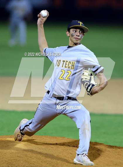 Thumbnail 2 in Bosco Tech vs. Verbum Dei photogallery.