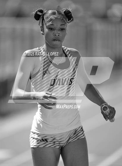 Thumbnail 3 in Panther Relays (4x100M) photogallery.