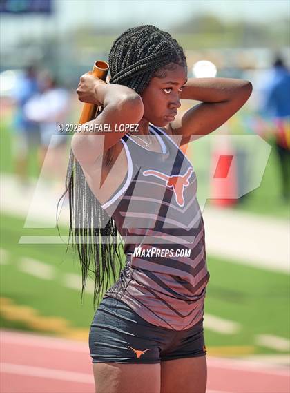 Thumbnail 1 in Panther Relays (4x100M) photogallery.