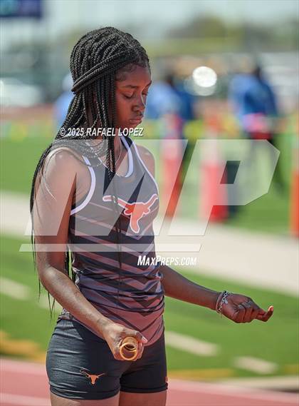 Thumbnail 2 in Panther Relays (4x100M) photogallery.