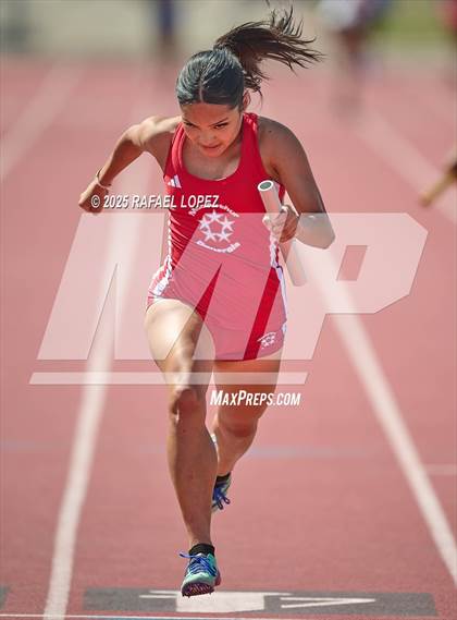 Thumbnail 1 in Panther Relays (4x100M) photogallery.
