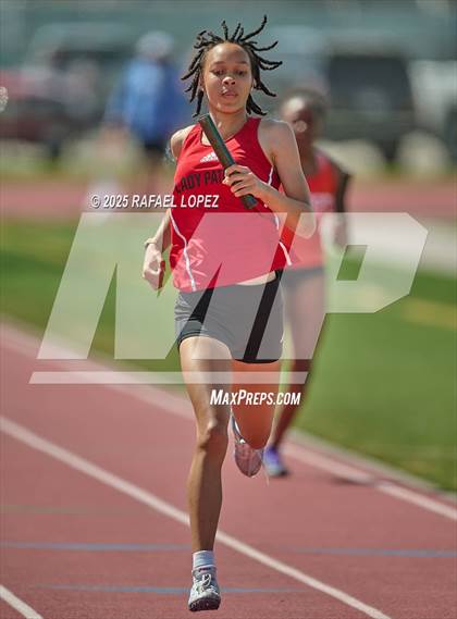 Thumbnail 2 in Panther Relays (4x100M) photogallery.
