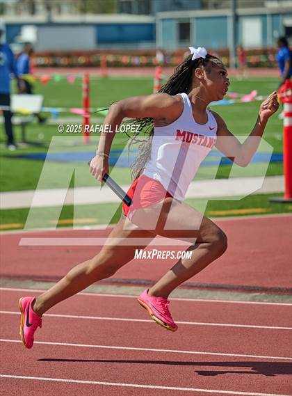 Thumbnail 1 in Panther Relays (4x100M) photogallery.