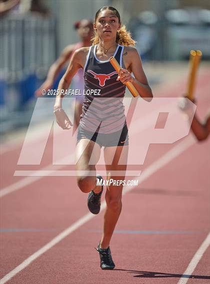 Thumbnail 1 in Panther Relays (4x100M) photogallery.