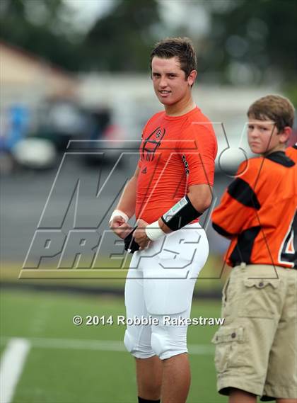 Thumbnail 3 in Grand Saline vs. Frankston photogallery.