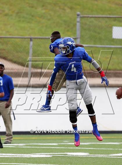 Thumbnail 1 in Grand Saline vs. Frankston photogallery.