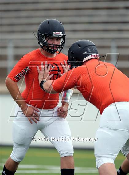 Thumbnail 1 in Grand Saline vs. Frankston photogallery.