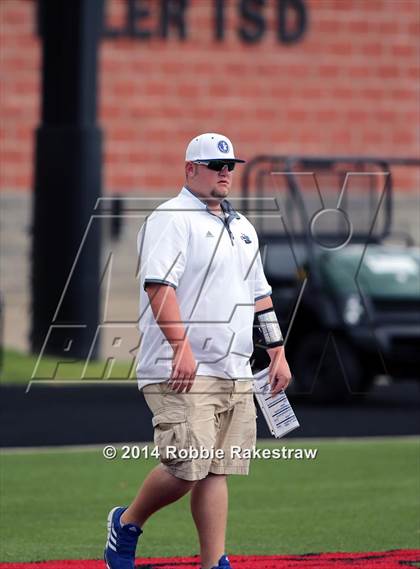 Thumbnail 2 in Grand Saline vs. Frankston photogallery.