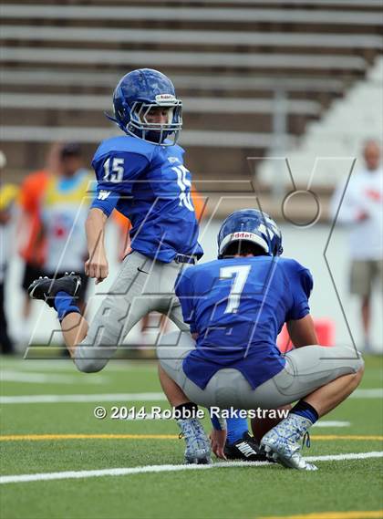 Thumbnail 2 in Grand Saline vs. Frankston photogallery.