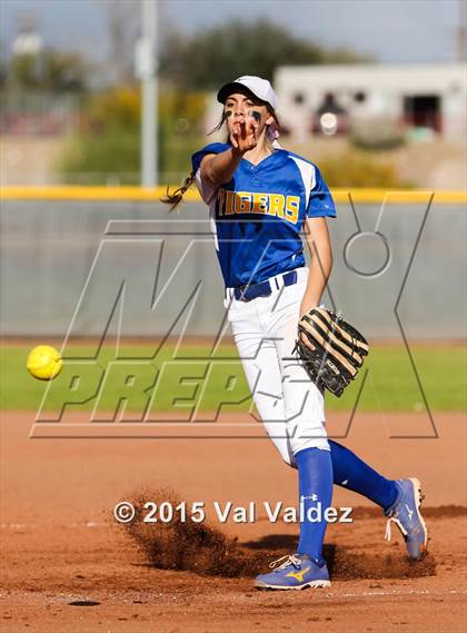 Thumbnail 2 in Tucson High Magnet School vs Marana (Tucson Badger Invitational) photogallery.