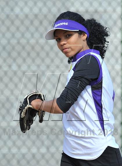 Thumbnail 2 in White Plains vs Lincoln (Section 1 Class AA First Round) photogallery.