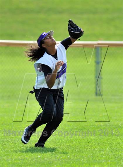 Thumbnail 3 in White Plains vs Lincoln (Section 1 Class AA First Round) photogallery.
