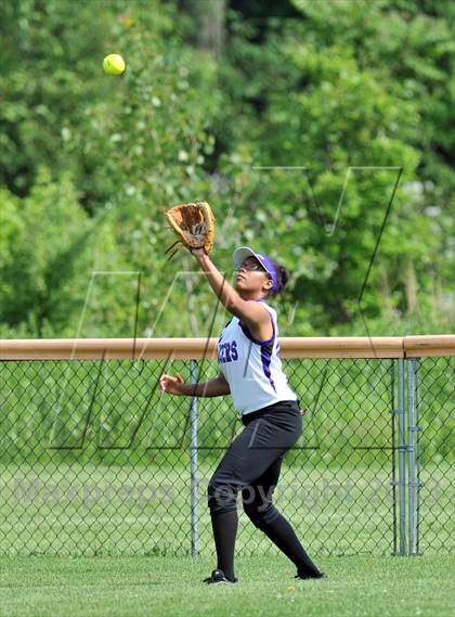 Thumbnail 2 in White Plains vs Lincoln (Section 1 Class AA First Round) photogallery.