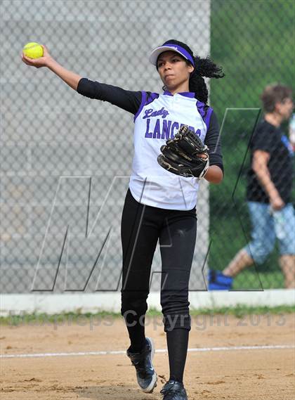 Thumbnail 2 in White Plains vs Lincoln (Section 1 Class AA First Round) photogallery.