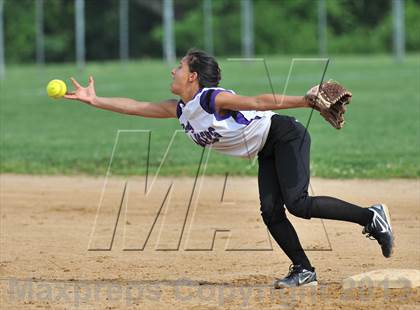 Thumbnail 3 in White Plains vs Lincoln (Section 1 Class AA First Round) photogallery.