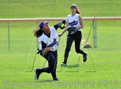 Thumbnail 2 in White Plains vs Lincoln (Section 1 Class AA First Round) photogallery.
