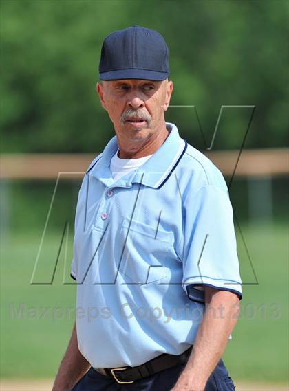 Thumbnail 2 in White Plains vs Lincoln (Section 1 Class AA First Round) photogallery.