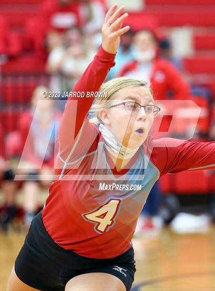 Thumbnail 2 in Bridge City vs Lumberton photogallery.