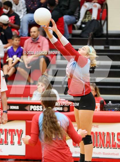 Thumbnail 2 in Bridge City vs Lumberton photogallery.