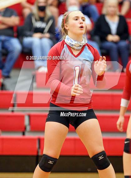Thumbnail 2 in Bridge City vs Lumberton photogallery.