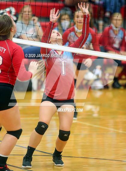 Thumbnail 3 in Bridge City vs Lumberton photogallery.