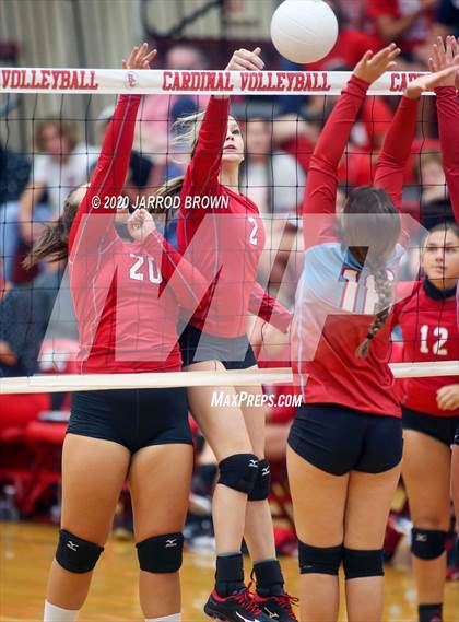 Thumbnail 2 in Bridge City vs Lumberton photogallery.