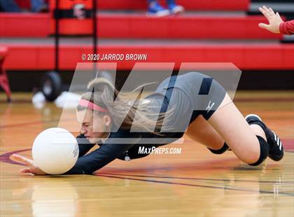 Thumbnail 3 in Bridge City vs Lumberton photogallery.