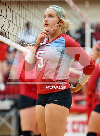 Thumbnail 2 in Bridge City vs Lumberton photogallery.