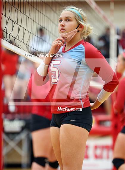 Thumbnail 3 in Bridge City vs Lumberton photogallery.
