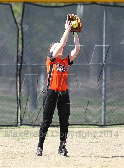 Thumbnail 3 in Queen City vs. Gilmer (Texas 2 Step Tournament) photogallery.