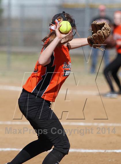 Thumbnail 2 in Queen City vs. Gilmer (Texas 2 Step Tournament) photogallery.