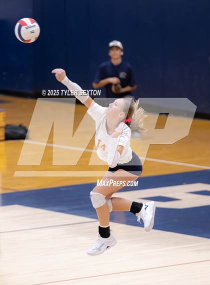 Thumbnail 2 in Buena @ Cienega photogallery.