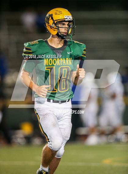 Thumbnail 3 in Burbank @ Moorpark photogallery.