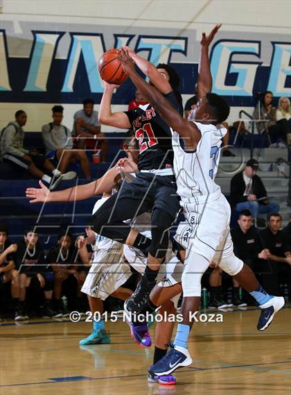 Thumbnail 2 in Buckley vs. Sylmar photogallery.