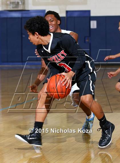 Thumbnail 2 in Buckley vs. Sylmar photogallery.