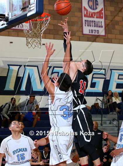 Thumbnail 3 in Buckley vs. Sylmar photogallery.