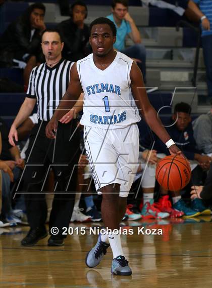 Thumbnail 3 in Buckley vs. Sylmar photogallery.