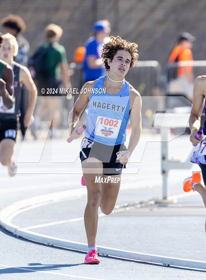 Thumbnail 1 in UF Relays (Saturday - 4 x 800 Meter Heat 1) photogallery.