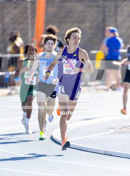 Thumbnail 3 in UF Relays (Saturday - 4 x 800 Meter Heat 1) photogallery.