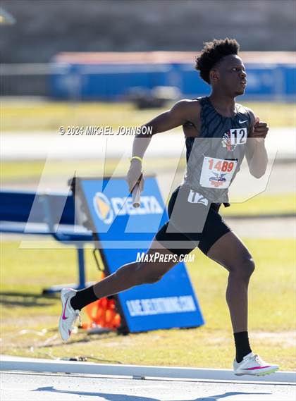Thumbnail 3 in UF Relays (Saturday - 4 x 800 Meter Heat 1) photogallery.