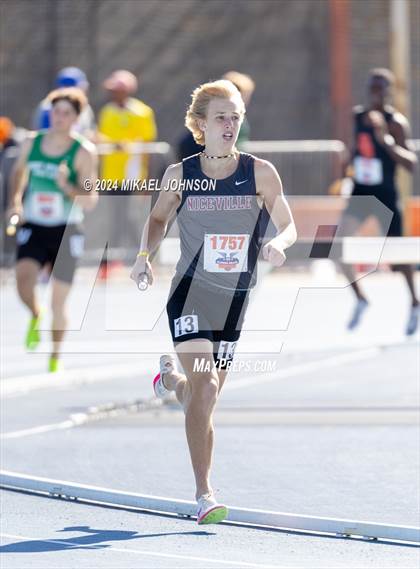 Thumbnail 1 in UF Relays (Saturday - 4 x 800 Meter Heat 1) photogallery.