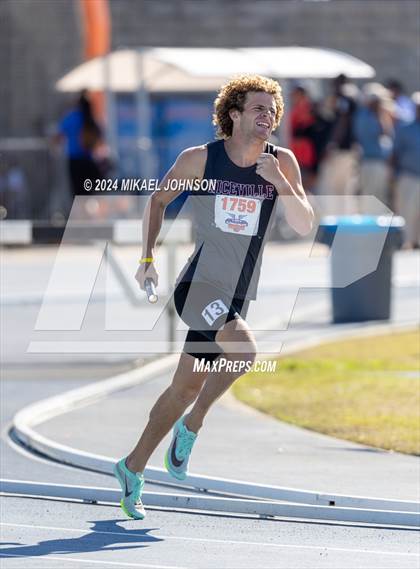 Thumbnail 2 in UF Relays (Saturday - 4 x 800 Meter Heat 1) photogallery.