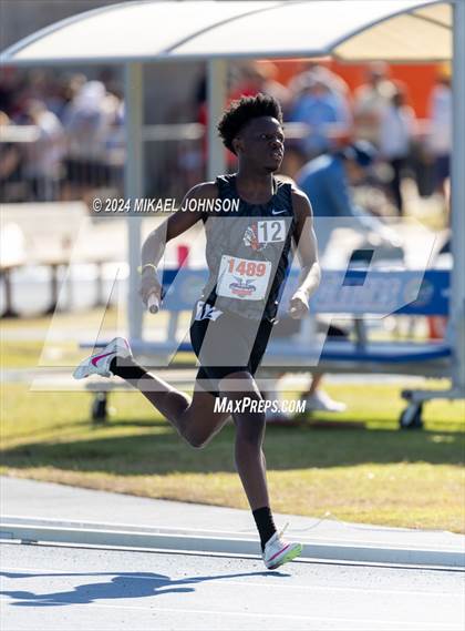 Thumbnail 2 in UF Relays (Saturday - 4 x 800 Meter Heat 1) photogallery.