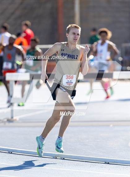 Thumbnail 2 in UF Relays (Saturday - 4 x 800 Meter Heat 1) photogallery.